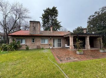 Casa · 1500m² · 4 Ambientes · Casa en Bella Vista