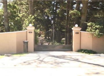 Casa · 383m² · 8 Ambientes · 2 Cocheras · Excelente Casa de Campo Sobre Importante Lote en La Localidad de Balcarce
