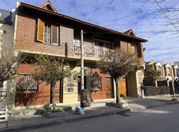 Casa · 282m² · 6 Ambientes · 2 Cocheras · Casa en Venta en Barrio Los Olmos Trelew Chubut