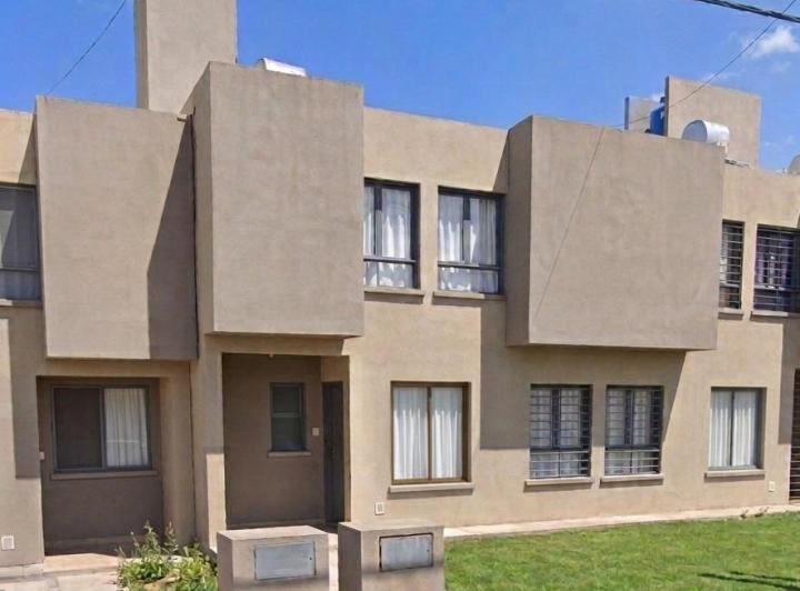 Casa · 90m² · 5 Ambientes · 1 Cochera