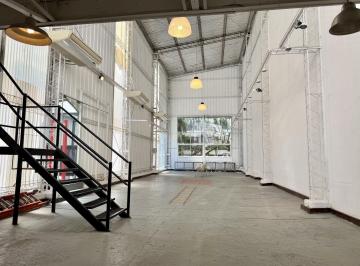 Local comercial · 200m² · 2 Ambientes · Local en Las Cañitas