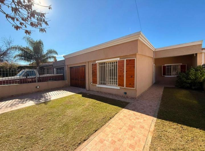 Casa · 129m² · 4 Ambientes · 2 Cocheras