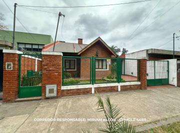 Casa de 5 ambientes, Esteban Echeverría · Casa en Venta en Monte Grande – Apto Crédito – Confort, Calidez y Excelente Entorno Residencial