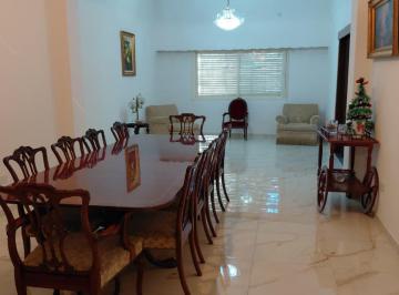 Casa · 260m² · 5 Ambientes · 2 Cocheras · 5 Amb Casa Jardin Quincho Cochera Venta Flores