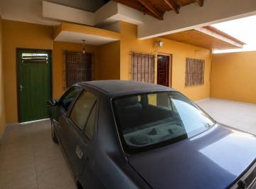 Casa de 5 ambientes, Lomas de Zamora · 3 Casas en Lote de 303 m² con 2 Dorm. en Venta en Lomas de Zamora