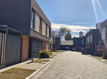Casa de 4 ambientes, Córdoba · ¡Impecable Dúplex de 3 Dorm. en Venta en Housing Zona Sur!