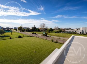 Casa · 800m² · 4 Ambientes · Casa de 4 Amb en Barrio Cruz del Sur