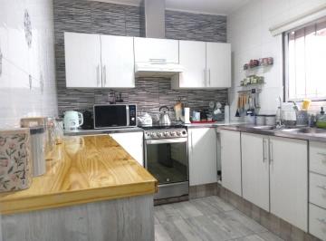 PH · 79m² · 4 Ambientes · Excelente PH de 3 Amb Mas /escritorio - C/patio en Agronomia - S/expensas
