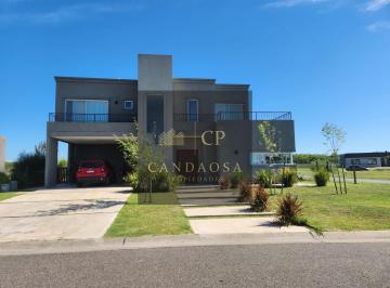 Casa · 277m² · 6 Ambientes · 6 Cocheras · Nvr. Venta Casa en San Sebastian Apta Credito