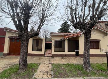 Casa de 4 ambientes, San Isidro · Excelente Chalet de 2 Dorm. en Alquiler en La Mejor Zona de Beccar