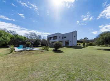 Casa · 325m² · 5 Ambientes · 2 Cocheras · Casa en Venta - 3 Dorm. con Piscina y Gran Parque - Country Causana