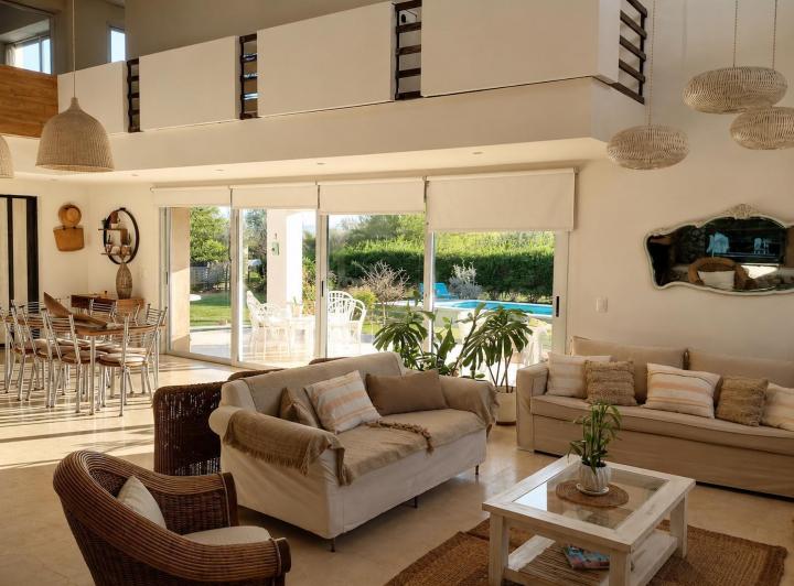 Casa · 325m² · 5 Ambientes · 2 Cocheras