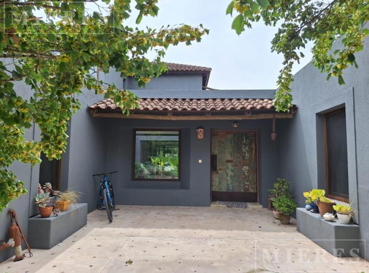 Casa · 360m² · 5 Ambientes · 3 Cocheras