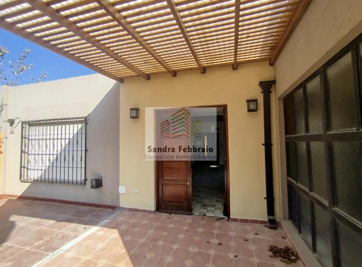 Casa · 100m² · 3 Ambientes · 4 Cocheras