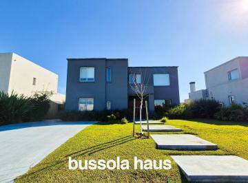 Casa · 170m² · 5 Ambientes · 3 Cocheras · Casa en Venta de 5 Ambientes con Pileta en Acacias Puertos Escobar