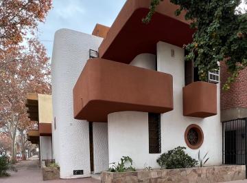 Casa · 103m² · 4 Ambientes · 1 Cochera · Venta de Casa / Duplex Sexta Sección Ubicación Privilegiada