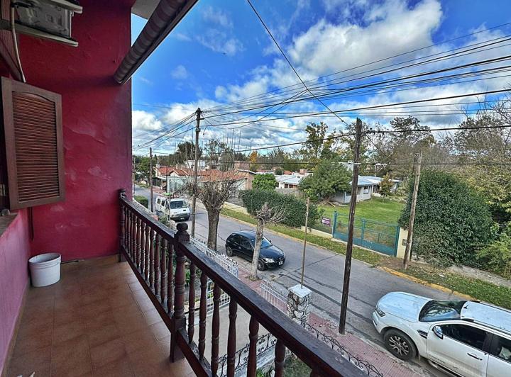Casa · 310m² · 4 Dormitorios · 2 Cocheras
