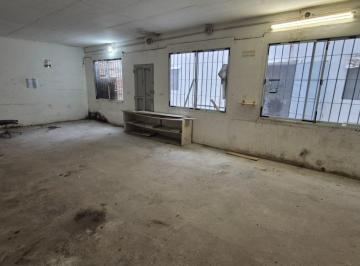 Local comercial · 200m² · 2 Cocheras · Deposito - Galpón
