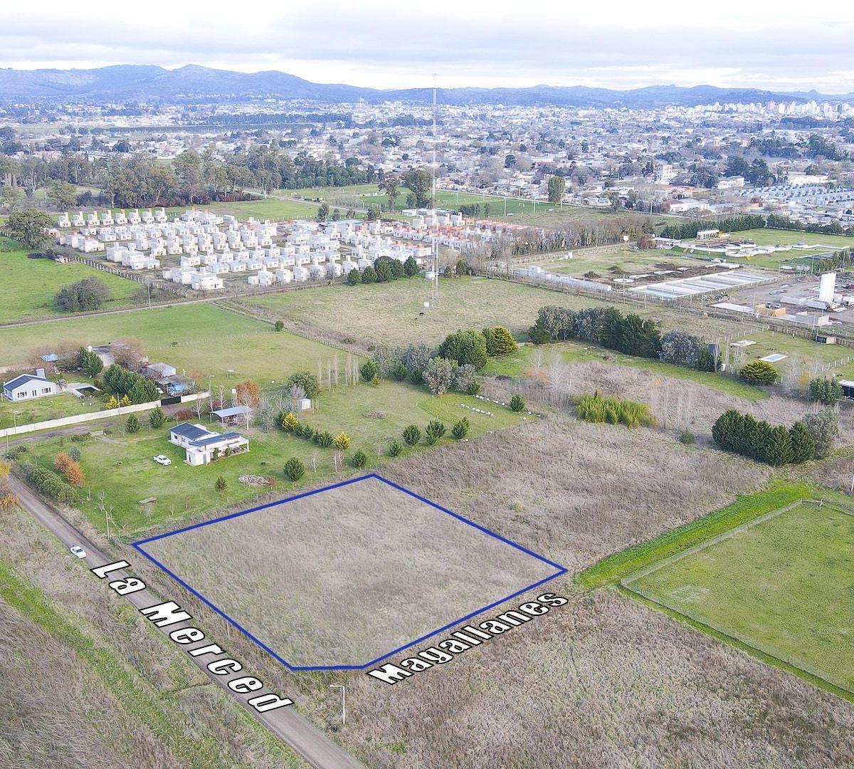 Lote en esquina de 4214 m² en Centro, ideal para desarrollo