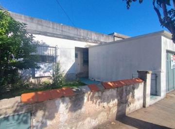 Casa · 62m² · 3 Ambientes · 1 Cochera · Venta Casa C/jardin y Garage Lote Propio Ezpeleta