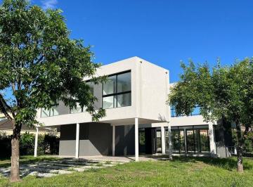 Casa · 250m² · 6 Ambientes · 2 Cocheras · Venta Casa Estrenar 6amb Haras Santa Maria Escobar