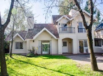Casa · 232m² · 5 Ambientes · 4 Cocheras · Casa en Venta 5 Ambientes en El Lauquen Apto Credito