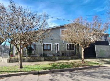Casa · 167m² · 5 Ambientes · 1 Cochera · Casa en Venta Adrogué Quincho y Cochera