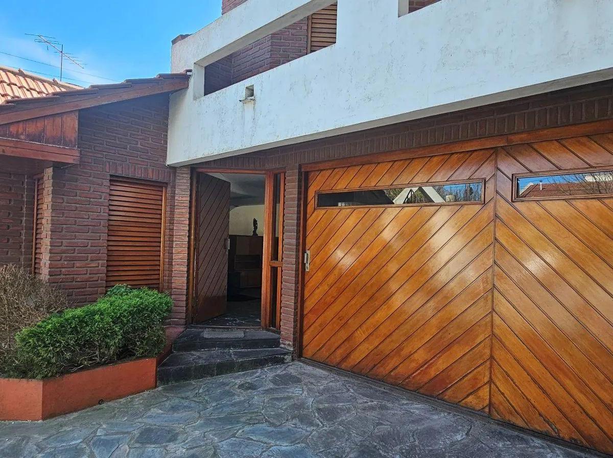 Chalet 3 dorm, 285m² en San José con cochera para 2 vehículos