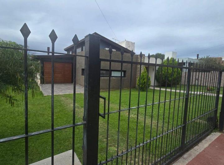 Casa · 150m² · 4 Ambientes · 2 Cocheras