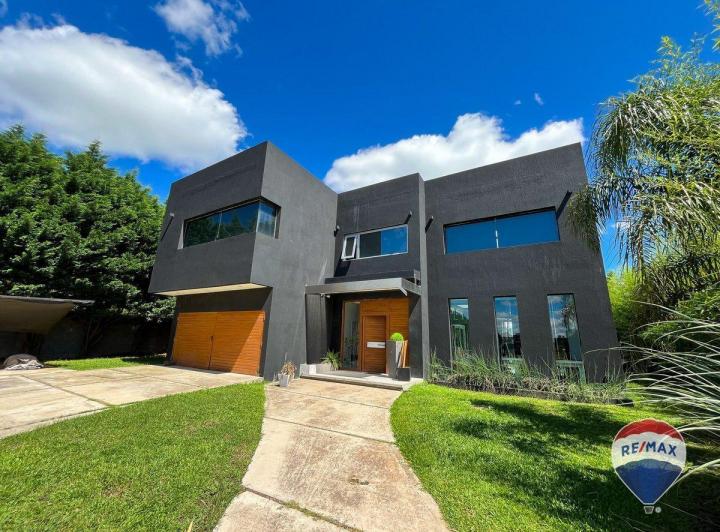 Casa en alquiler en Lagos de Canning · 5 ambientes