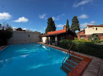 Casa · 250m² · 4 Ambientes · 2 Cocheras · Venta Casa Quinta Pileta 1470 m² Villa Udaondo