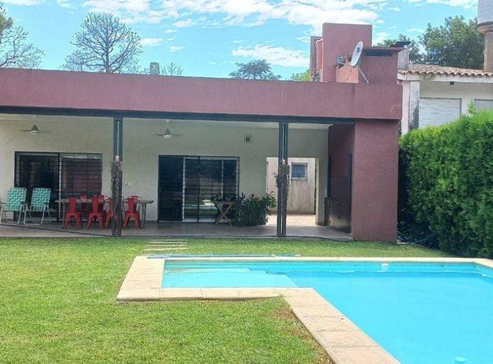 Casa en venta en Pueblo Esther · 4 ambientes