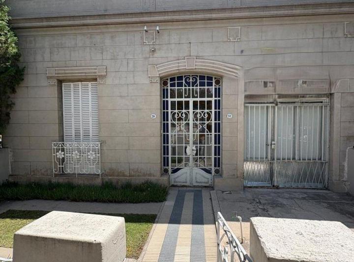 Casa · 170m² · 6 Ambientes · 1 Cochera