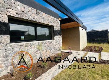 Casa · 400m² · 8 Ambientes · 1 Cochera · Casa en Venta Estancia El Terrón Una Planta 4 Dorm. 4 Baños Ambientes Amplios y Luminosos