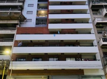 Departamento de 1 ambiente, Almagro · Amplio, Luminoso, Al Frente con Balcón Aterrazado.