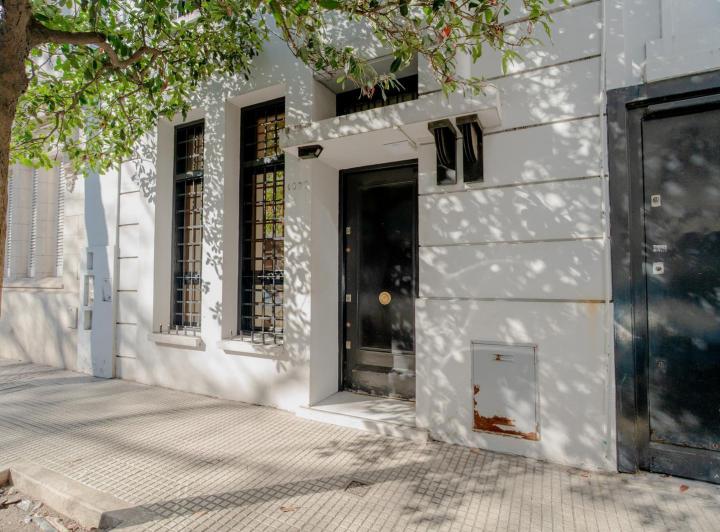 Casa · 447m² · 8 Ambientes · 1 Cochera