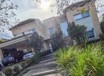 Casa · 345m² · 5 Ambientes · 2 Cocheras · Impactante Casa a La Venta
