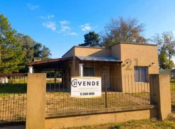 Quinta vacacional · 100m² · 3 Ambientes · 1 Cochera · Venta Casa 3 Ambientes, Pileta y Gran Lote 2000 m²