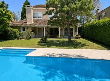 Casa · 176m² · 1 Cochera · Casa en Venta en Los Jazmines, Pilar del Este, Pilar