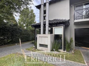 Casa · 157m² · 4 Ambientes · 5 Cocheras · Casa en Venta - Country Club Banco Provincia