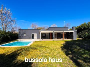 Casa · 230m² · 4 Ambientes · 2 Cocheras · Casa 3 Dorm. en Una Planta en San Matias Eccobar