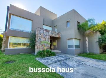 Casa · 221m² · 6 Ambientes · 5 Cocheras · Casa en Venta de 6 Ambientes Sobre Lote Interno en Barrancas de San José Tigre