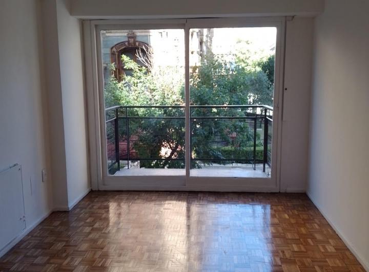 Departamento de Tres Ambientes con Balcón Al Frente.
