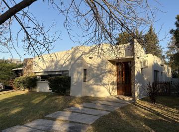 Casa · 177m² · 3 Dormitorios · 1 Cochera · Casa en Una Planta en Venta en Santa Catalina - Villa Nueva