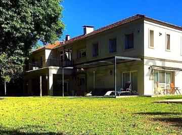 Casa · 372m² · 9 Ambientes · Mapuche Cc Casa de Categoria Doble Lote