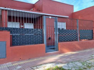 Casa de 3 ambientes, Lanús · Casa de 3 Ambientes en Venta con Jardín y Parque en Lanús Este