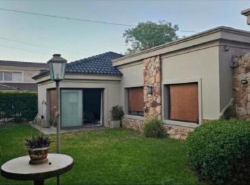Casa de 6 ambientes, Ciudad de Mendoza · Excelente Propiedad en Dalvian