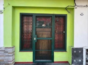 Departamento de 2 ambientes, Lanús · Depto. PH 2 Amb Al Frente en Venta Remedios de Escalada