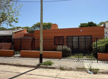 Foto · Casa en Alquiler de 3 Dorm. con Patio y Garage Lomas de San Martín