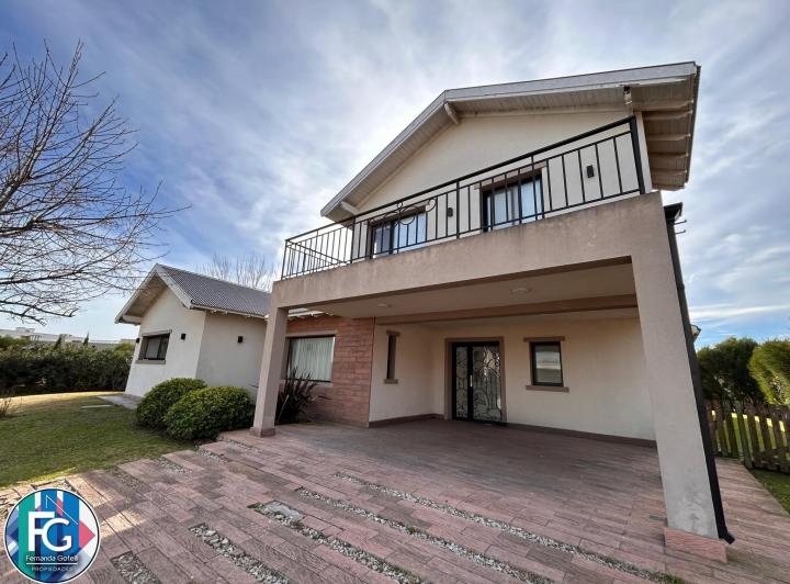 Casa en alquiler en Canning · 4 ambientes